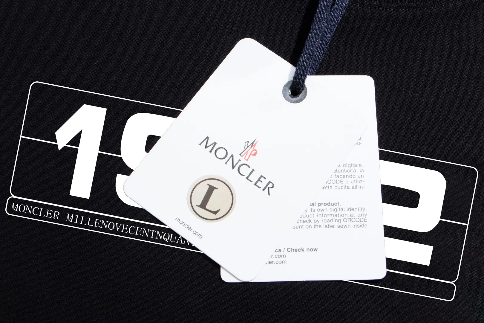 Quality《Moncler~ 》2024New Arrival T , Versatile Quality . ‼ 32 250G ‼ T 🤪 Sizes：S-M-L-XL-2XL ：Black White 、 Same Style